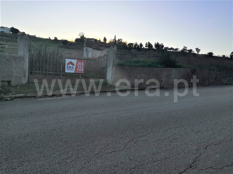 Terreno com ruina / Vila Franca de Xira, Cachoeiras