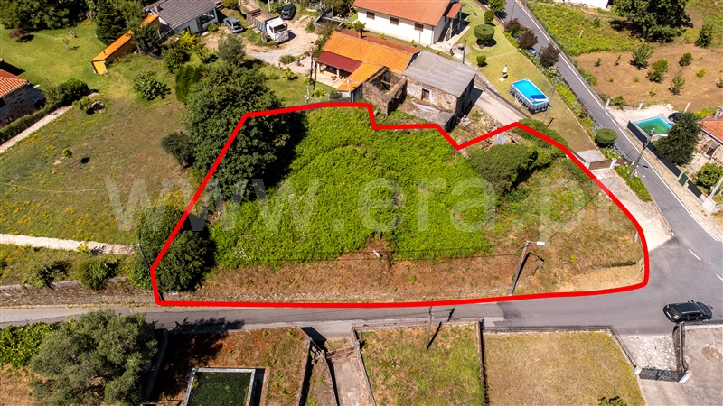 Terreno com ruina T2 Vila Nova de Cerveira, Cornes - 1336617 - 2