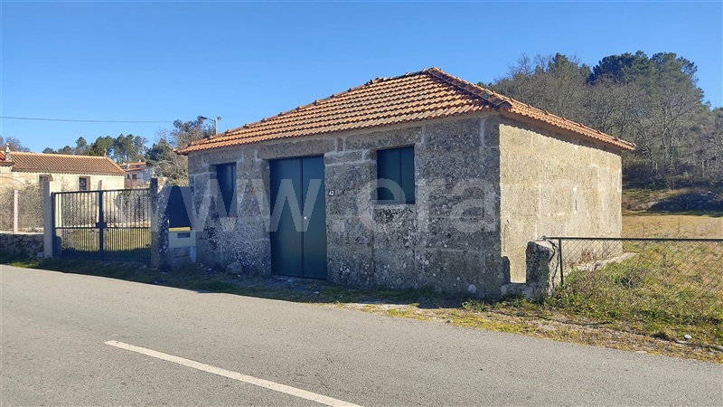 Terreno com ruina / Vila Real, Constantim e Vale de Nogueiras