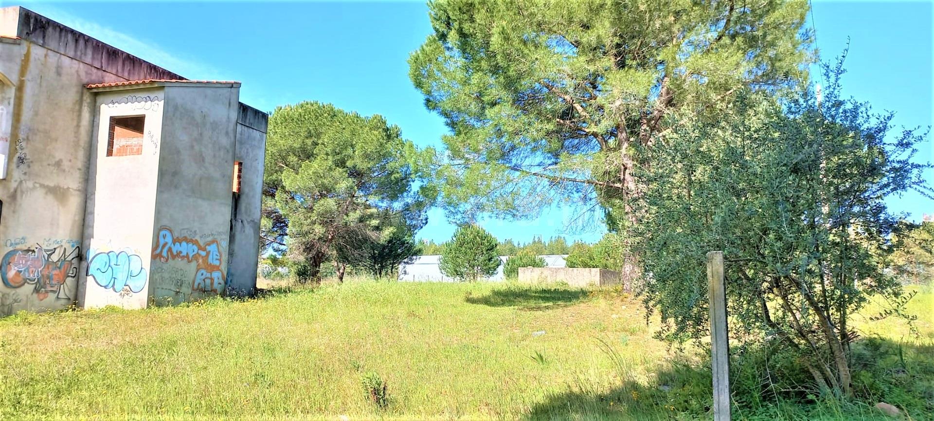 Land for sale in Entroncamento, Portugal — €450,000