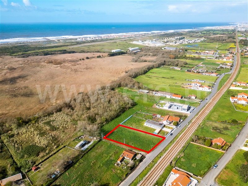 Terreno / Espinho, Paramos