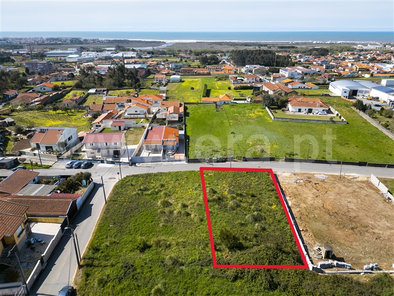 Terreno / Espinho, Paramos