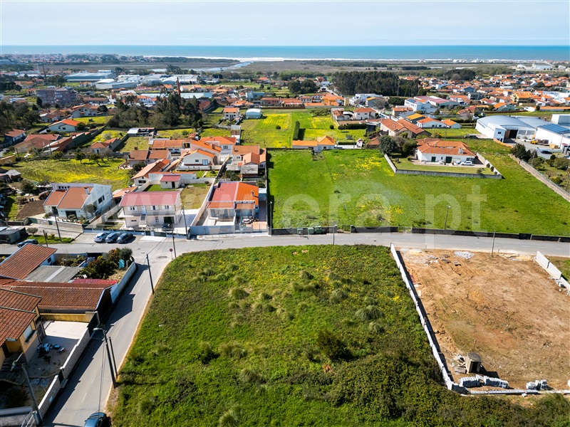 Terreno / Espinho, Paramos
