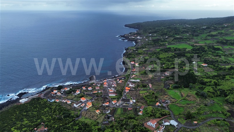 Terreno / Lajes do Pico, Piedade