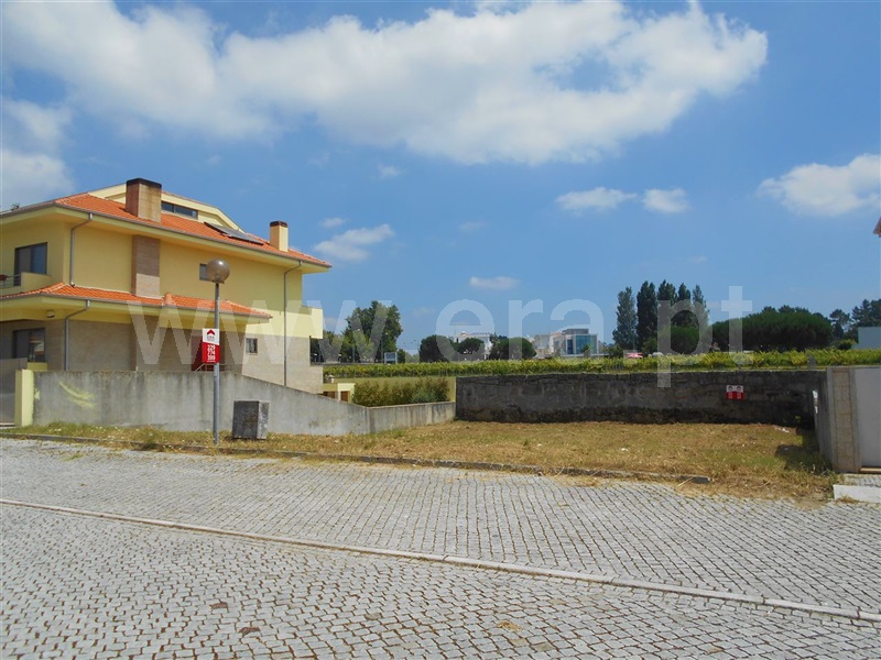 Terreno / Maia, Milheirós