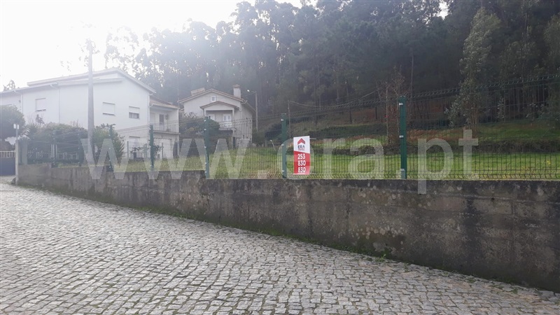 Terreno Misto / Barcelos, Pereira