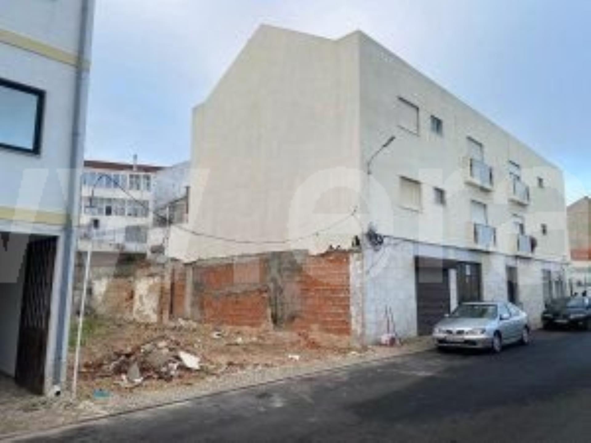 Land for sale in Moita, Portugal — €90,000