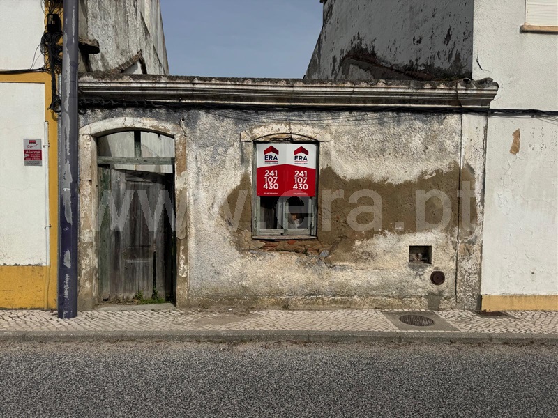 Terreno com ruina / Abrantes, Tramagal