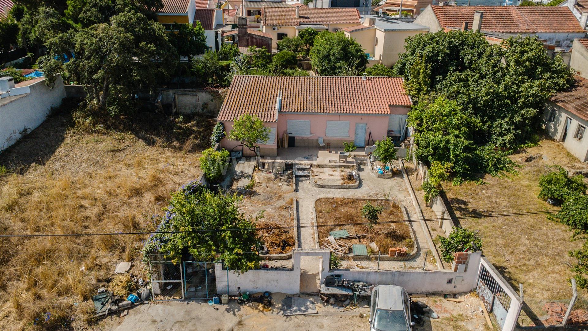 Land for sale in Almada, Portugal — €120,000