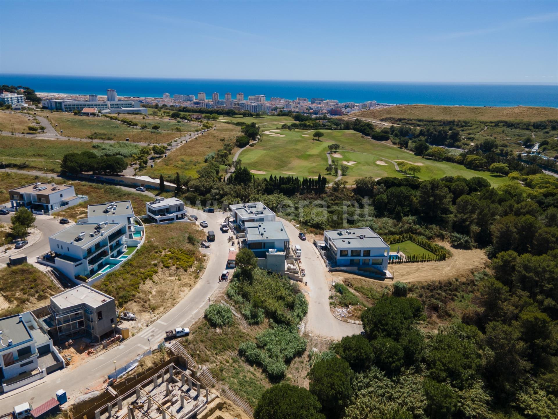 Land for sale in Almada, Portugal — €319,660