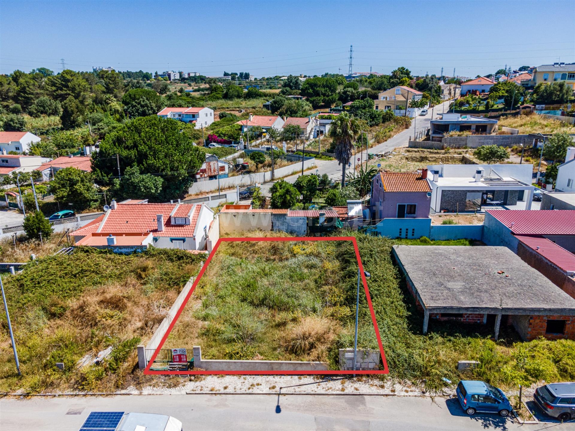 Land for sale in Almada, Portugal — €129,000