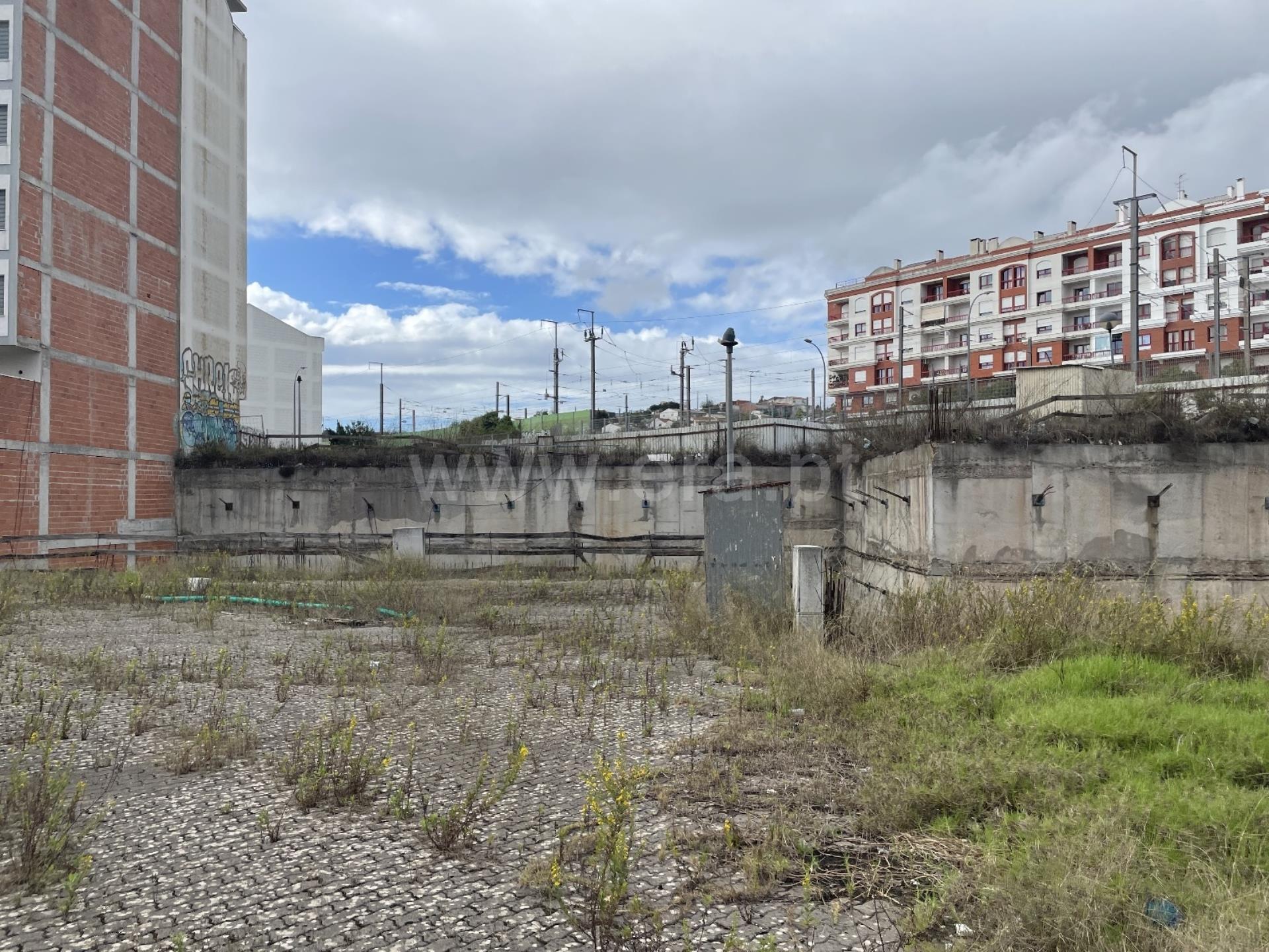 Land for sale in Amadora, Portugal — €3,000,000