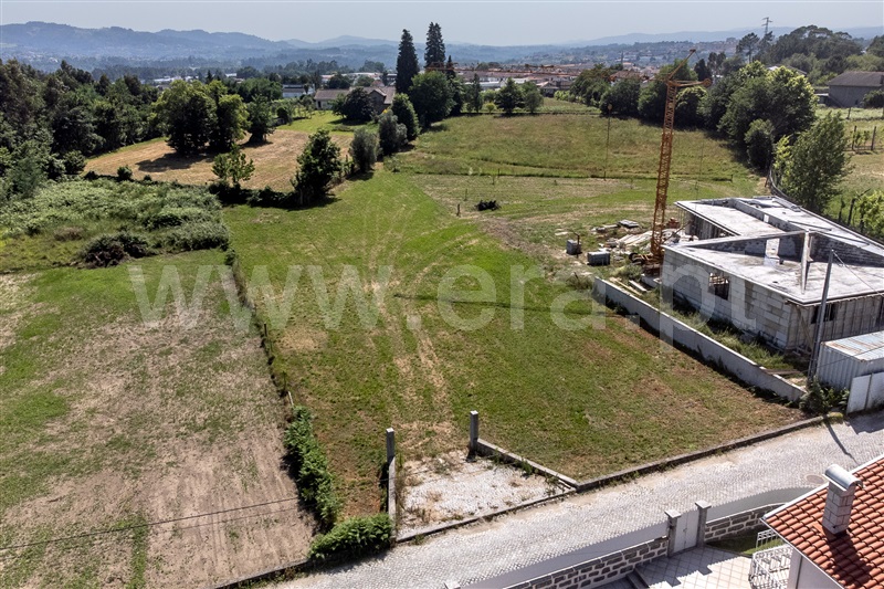 Terreno para Construção / Amares, Amares e Figueiredo
