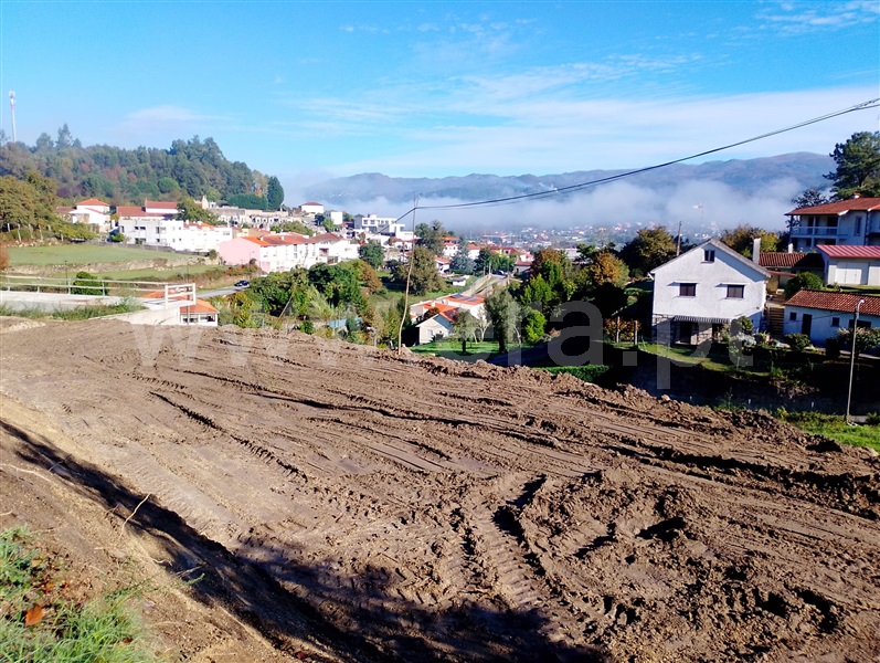 Terreno para Construção / Arcos de Valdevez, Guilhadeses e Santar