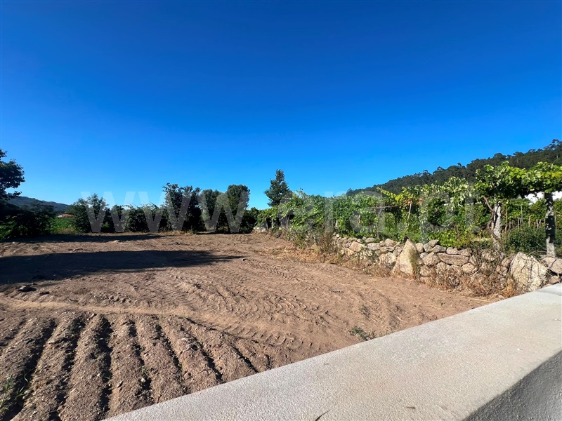 Terreno para Construção / Barcelos, Cossourado