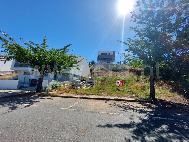 Terreno para Construção / Bragança, São João de Brito