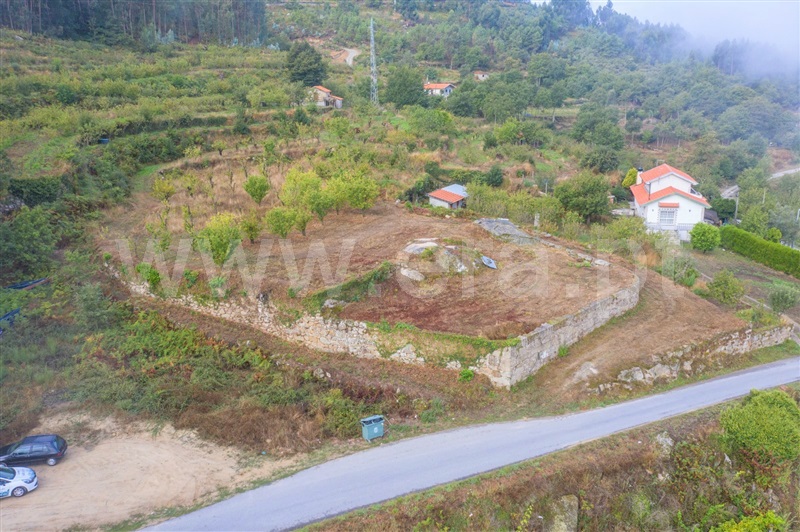 Terreno para Construção / Cinfães, Santiago de Piães