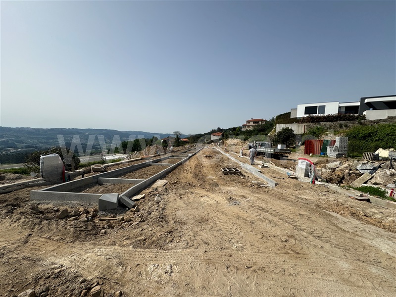 Terreno para Construção / Guimarães, Abação e Gémeos
