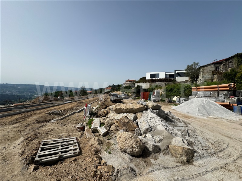 Terreno para Construção / Guimarães, Abação e Gémeos