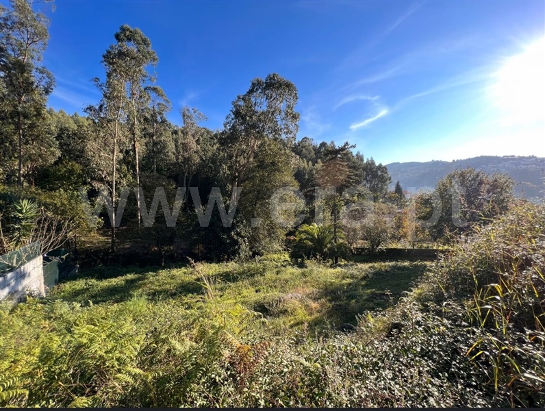 Terreno para Construção / Guimarães, Atães e Rendufe