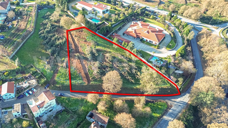 Terreno para Construção / Guimarães, Serzedo e Calvos