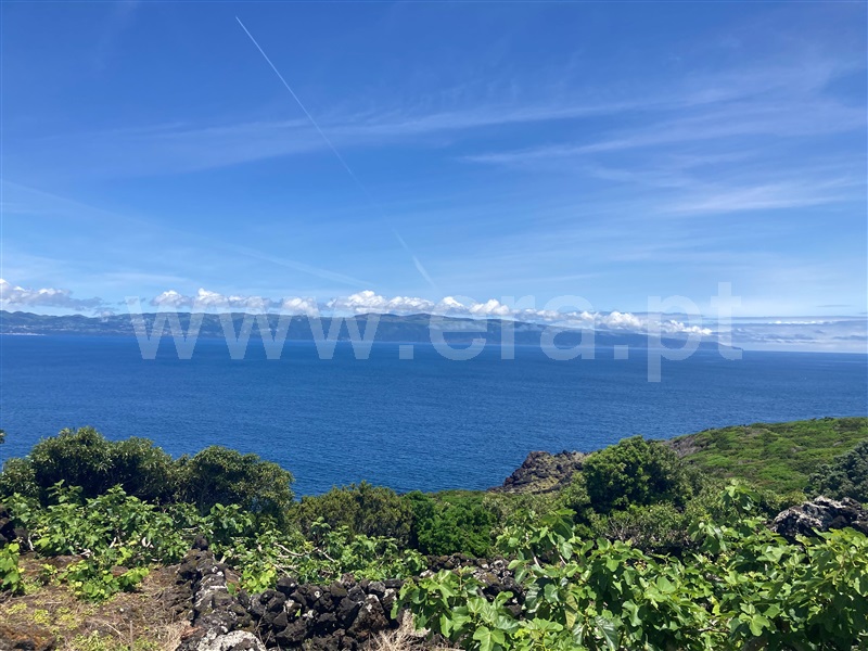 Terreno para Construção / Lajes do Pico, Ribeirinha