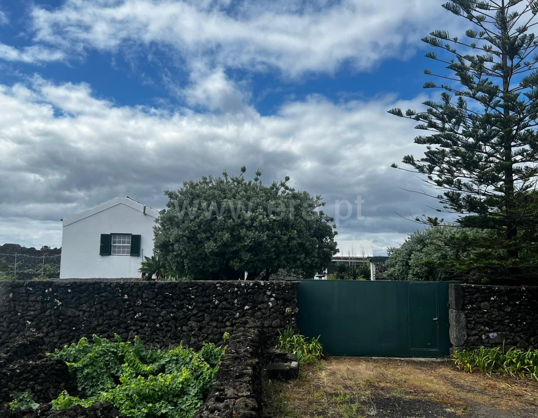 Land for sale in Vila Nova de Gaia, Portugal — €139,900
