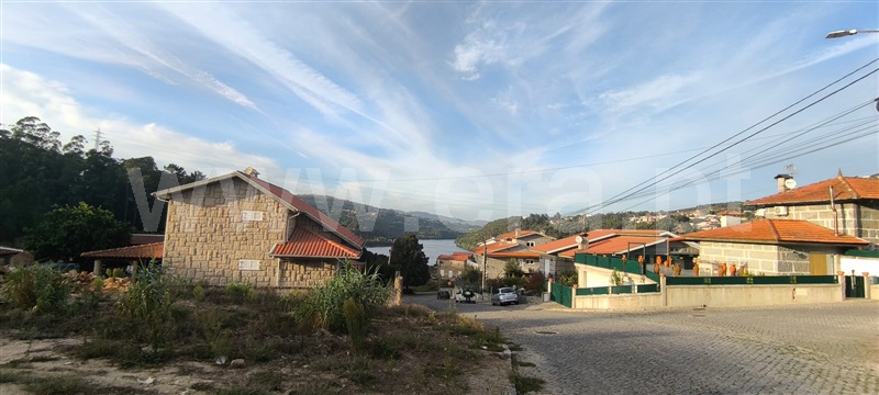 Terreno para Construção / Marco de Canaveses, Alpendorada, Várzea e Torrão