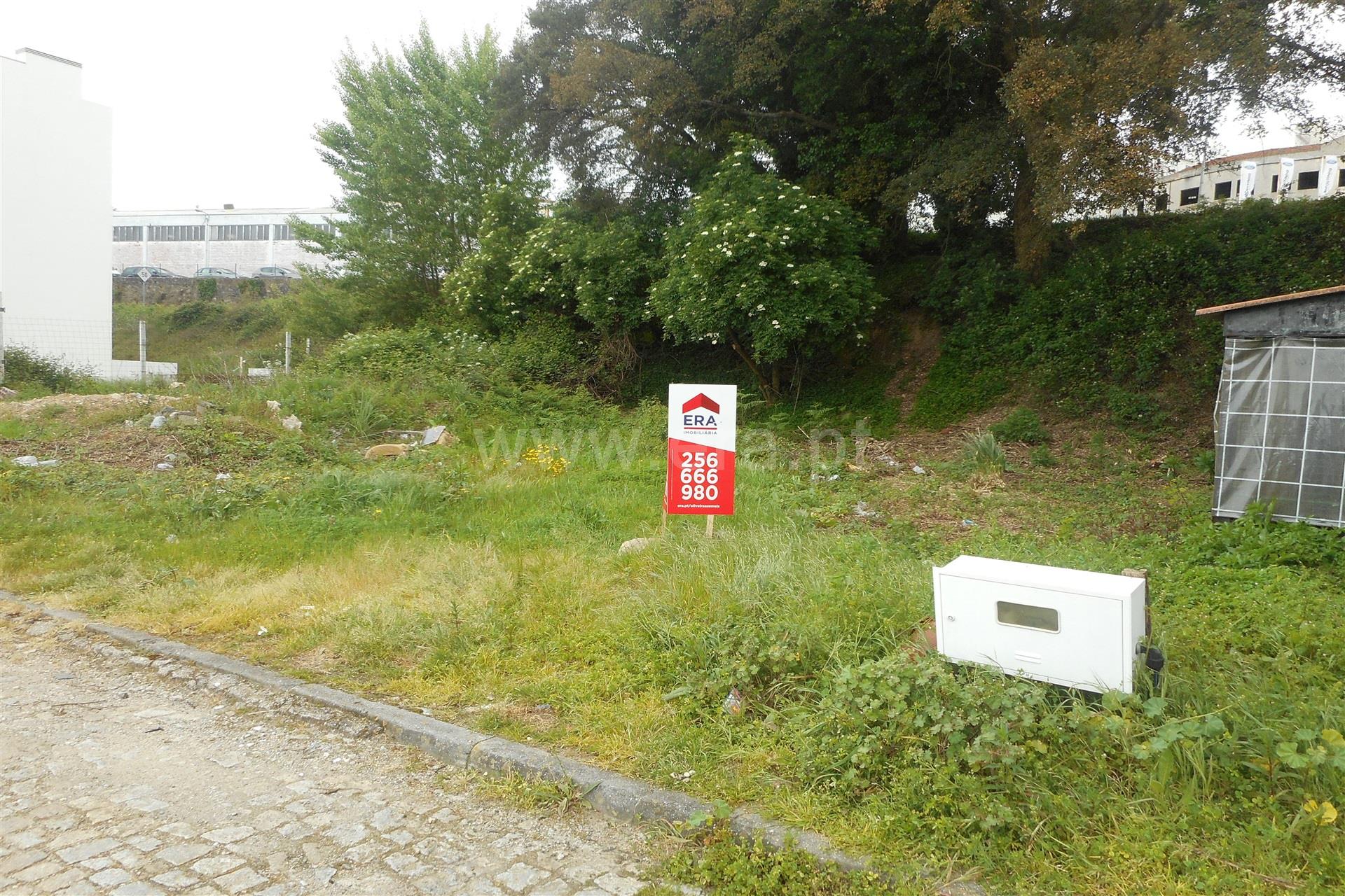 Land for sale in Oliveira de Azeméis, Portugal — €92,000
