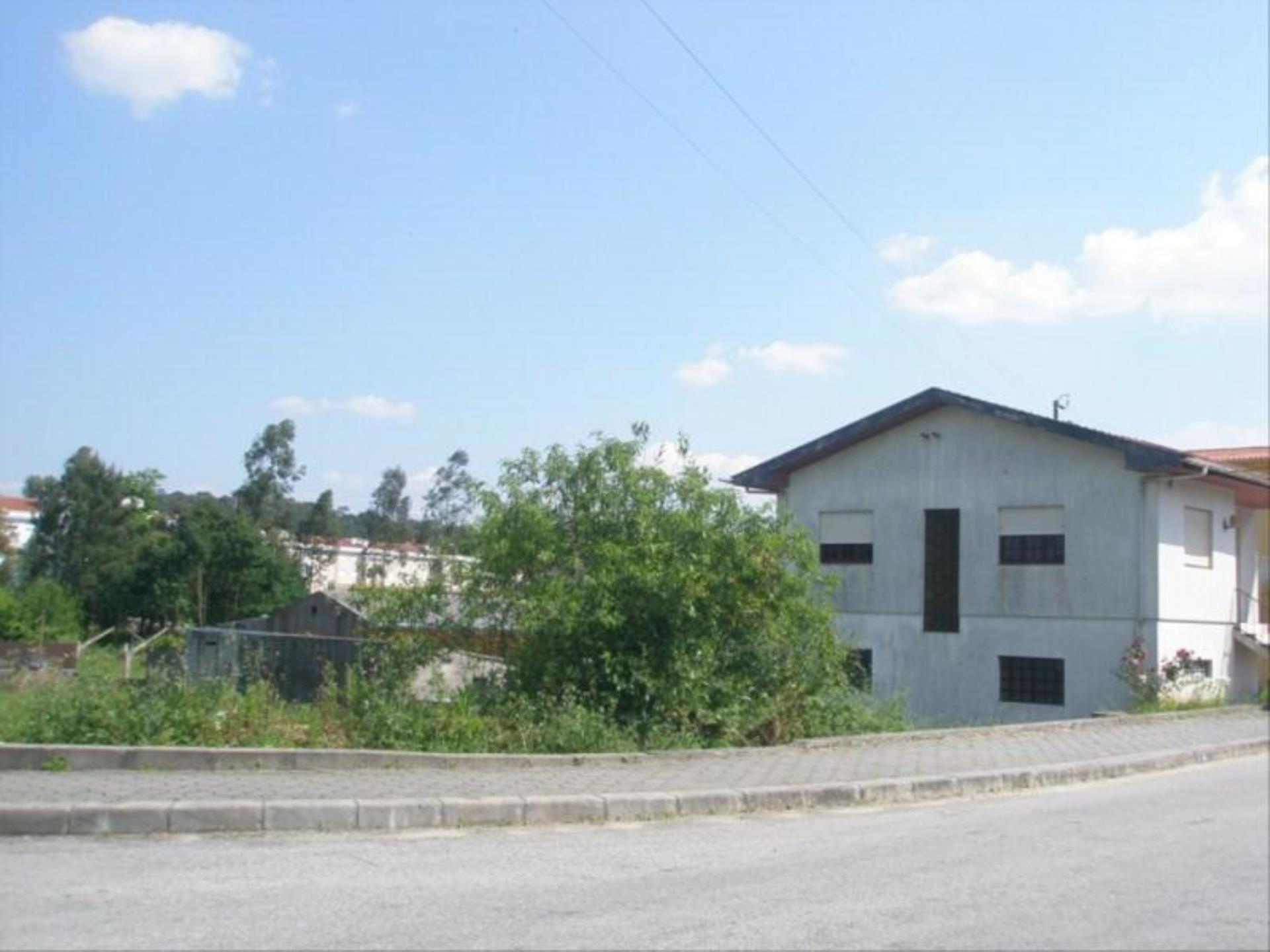 Land for sale in Oliveira de Azeméis, Portugal — €89,900