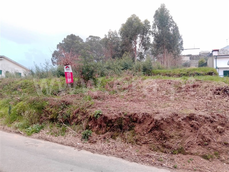 Terreno para Construção / Paredes, Louredo