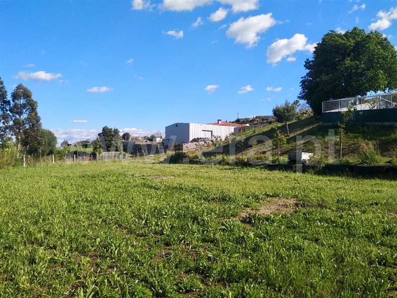 Terreno para Construção / Paredes, Louredo