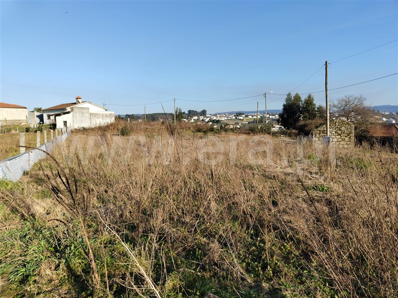 Terreno para Construção / Paredes, Louredo