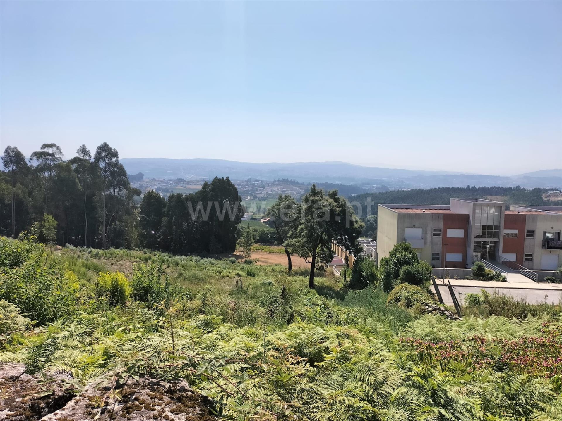 Land for sale in Paredes, Portugal — €129,000