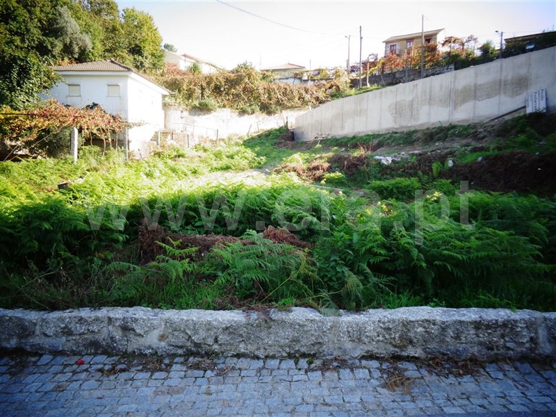 Terreno para Construção / Póvoa de Lanhoso, Calvos e Frades