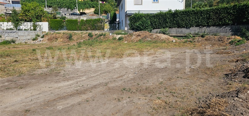Terreno para Construção / Póvoa de Lanhoso, Campos e Louredo
