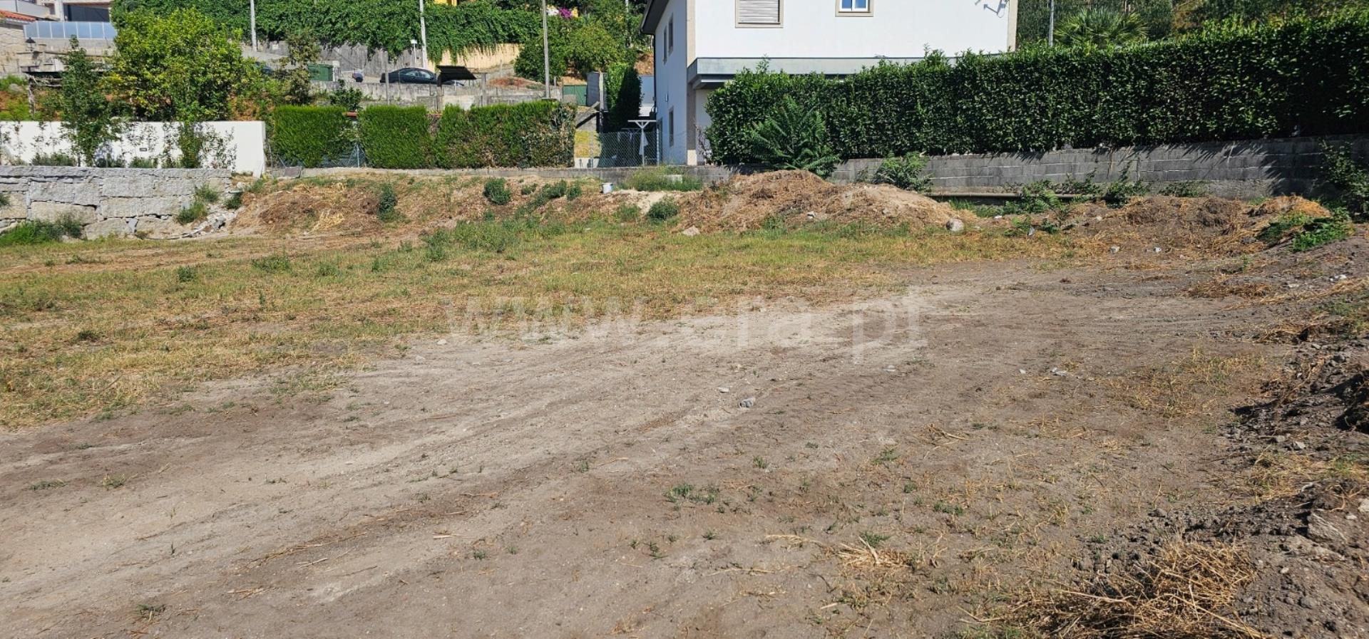 Land for sale in Póvoa de Lanhoso, Portugal — €70,000