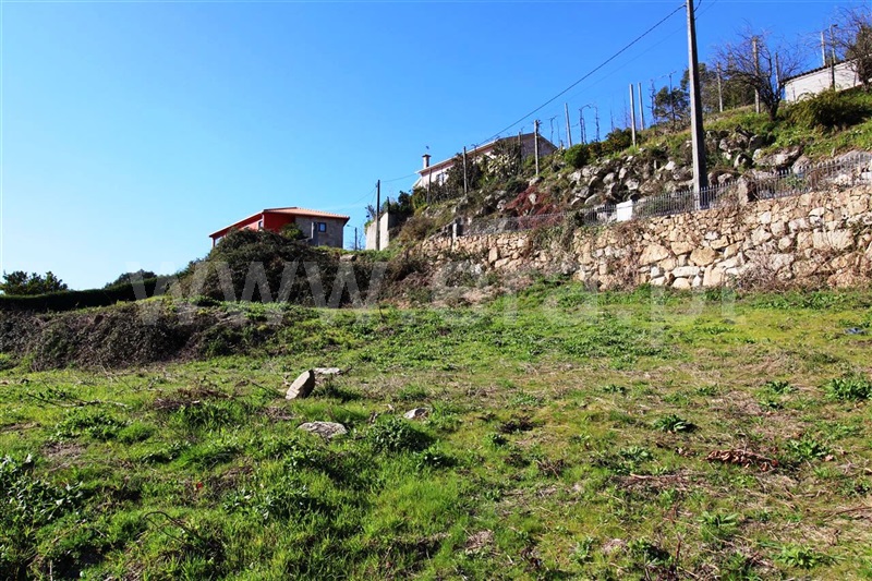Terreno para Construção / Póvoa de Lanhoso, Fonte Arcada e Oliveira
