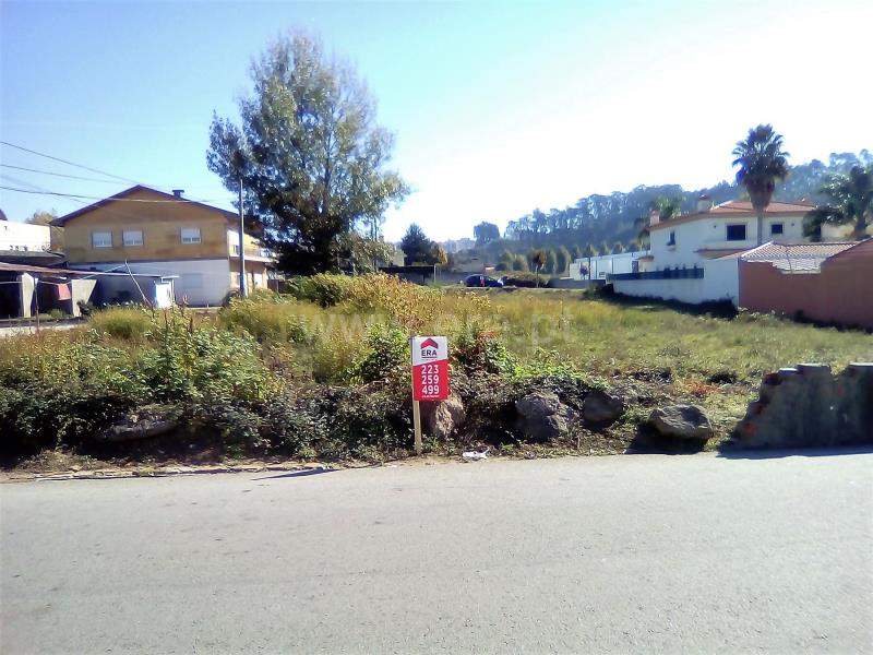 Terreno para Construção / Santa Maria da Feira, Lourosa