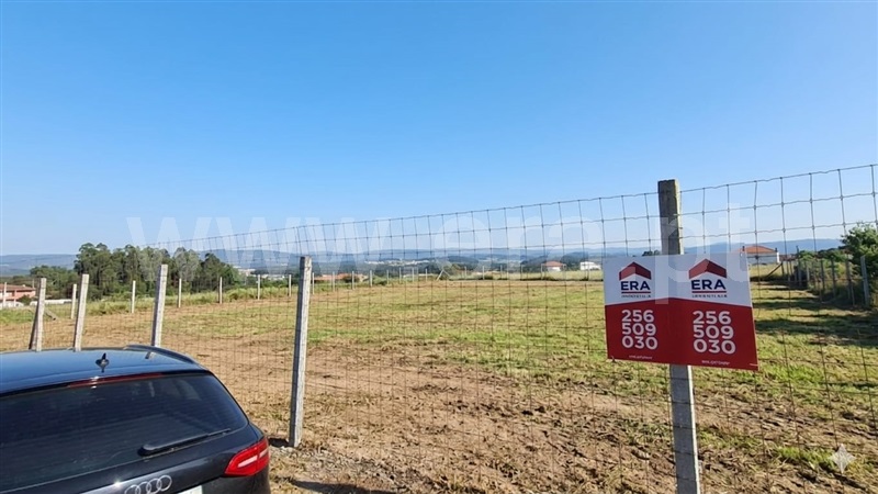 Terreno para Construção / Santa Maria da Feira, São Miguel do Souto e Mosteirô