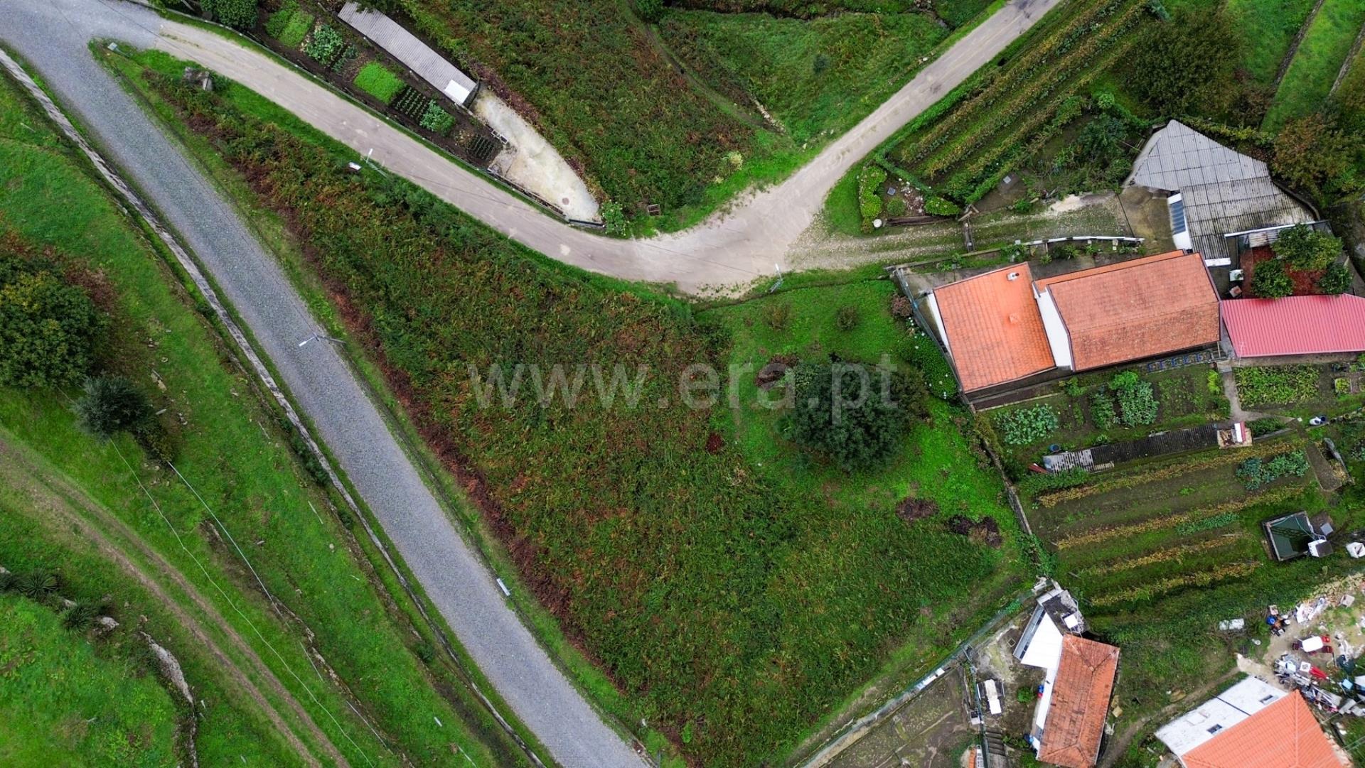 Terreno em Santo Tirso