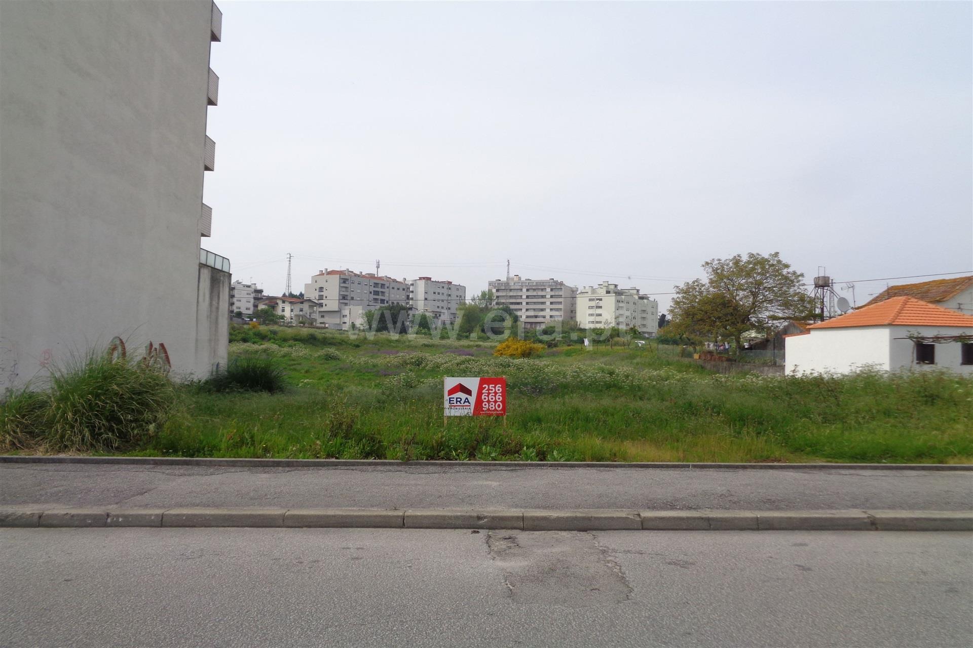 Land for sale in São João da Madeira, Portugal — €125,000