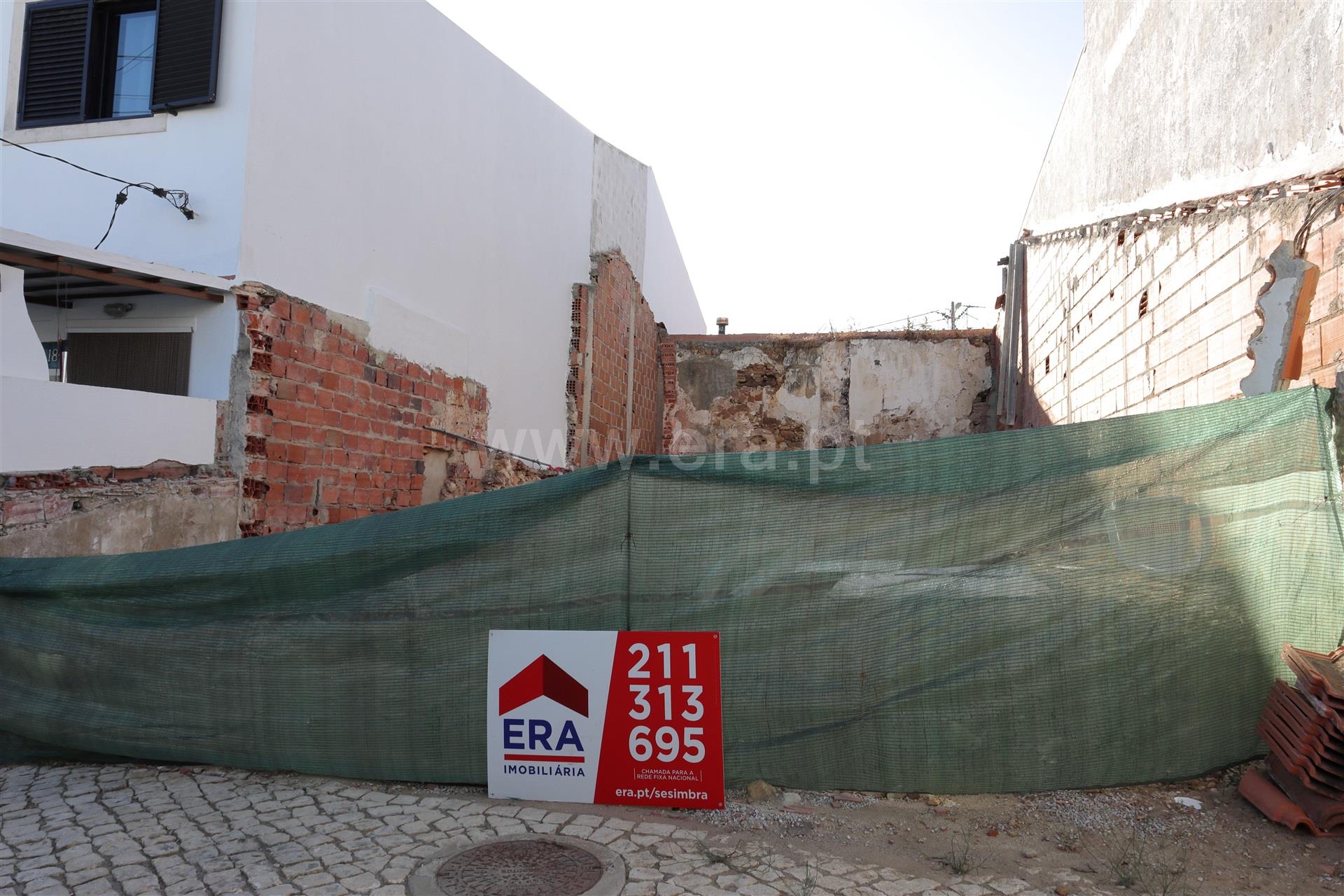 Land for sale in Sesimbra, Portugal — €130,000