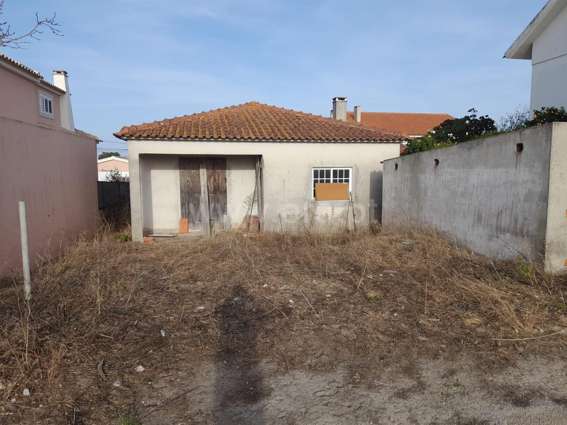 Land for sale in Sesimbra, Portugal — €160,000