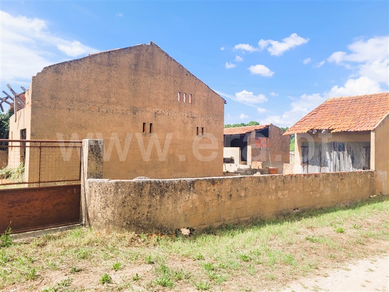Terreno com ruina  Tomar, Tomar (São João Baptista) e Santa Maria dos Olivais - 1340363 - 9