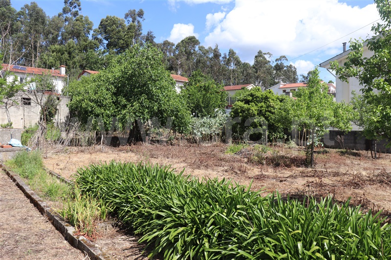 Terreno para Construção / Vila Nova de Famalicão, Bairro