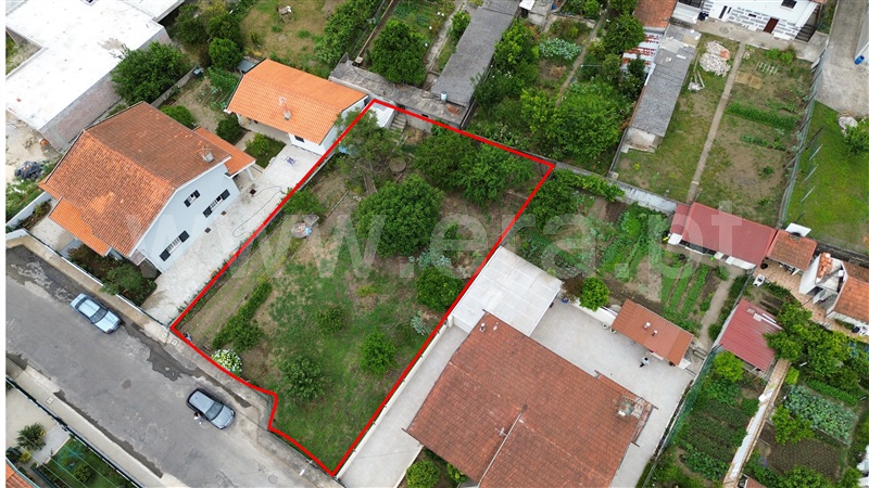 Terreno para Construção / Vila Nova de Famalicão, Bairro