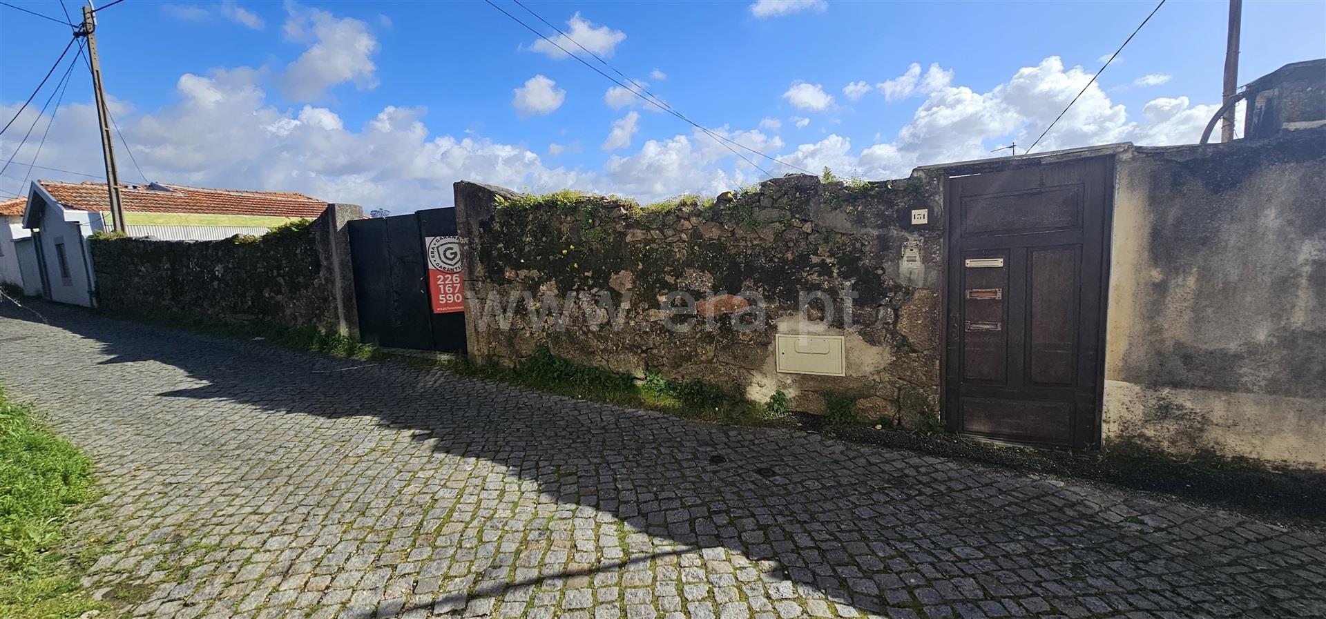 Land for sale in Vila Nova de Gaia, Portugal — €298,000