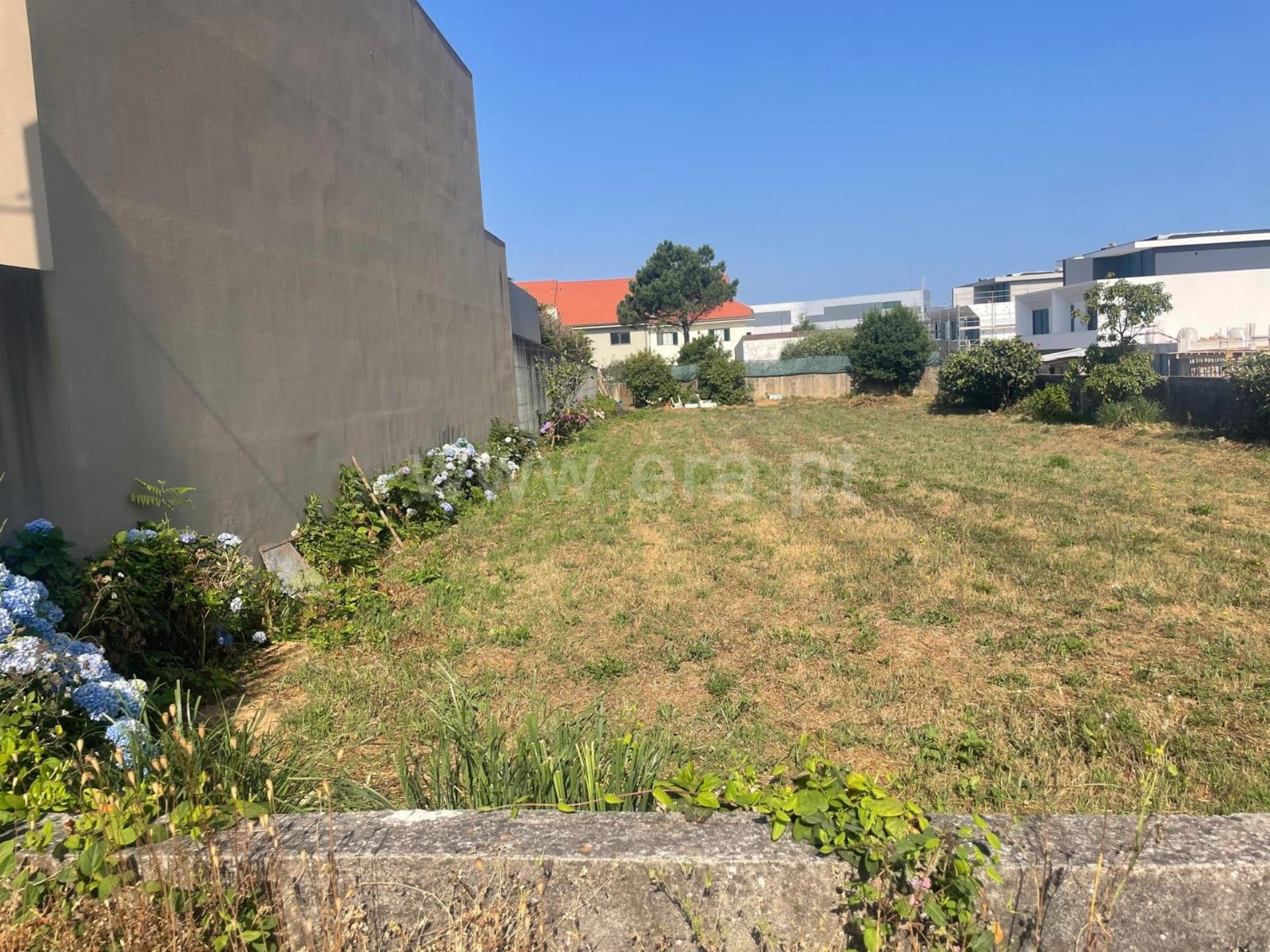 Land for sale in Vila Nova de Gaia, Portugal — €260,000