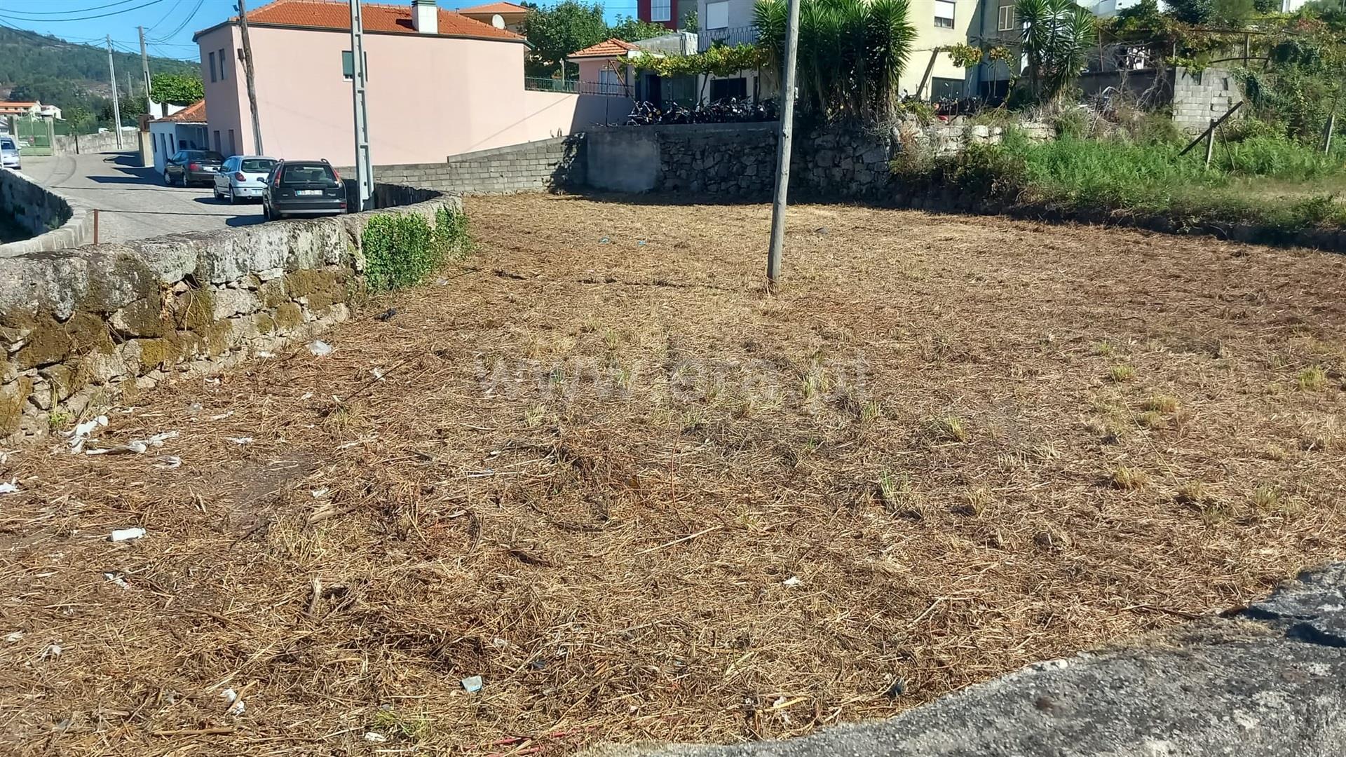 Land for sale in Paredes, Portugal — €82,000
